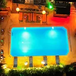Ξενοδοχείο Four Seasons 2*
