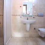 Four Seasons Hotel 2*