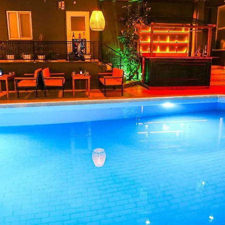 Four Seasons Hotell 2*