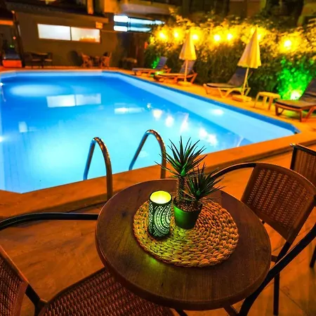 Hotell Four Seasons 2*